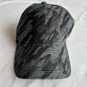 Under Armour Men’s Black Grey Camo Print Baseball Cap Hat Size M/L